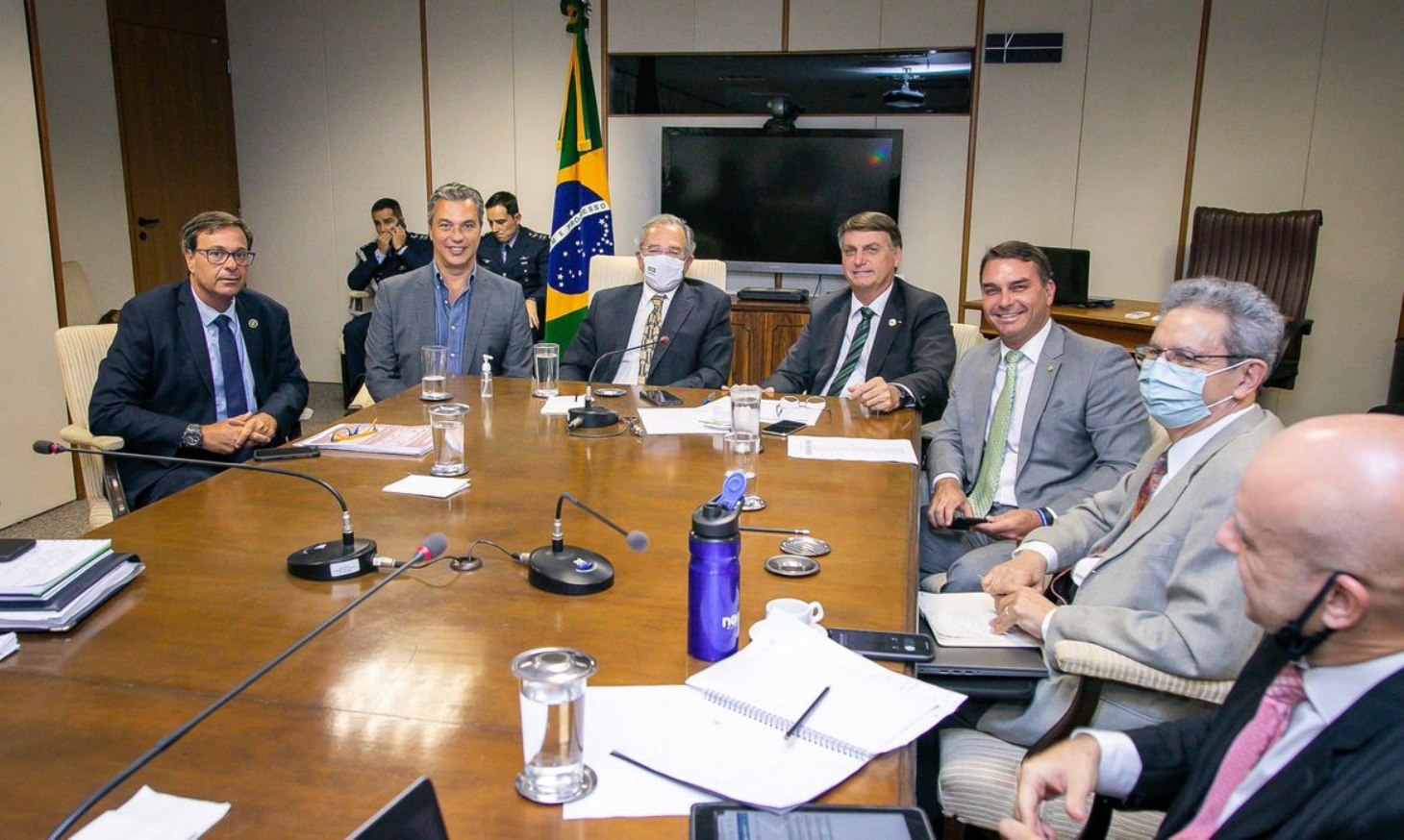 Bolsonaro apela para que caminhoneiros não façam greve | Jornal da Orla