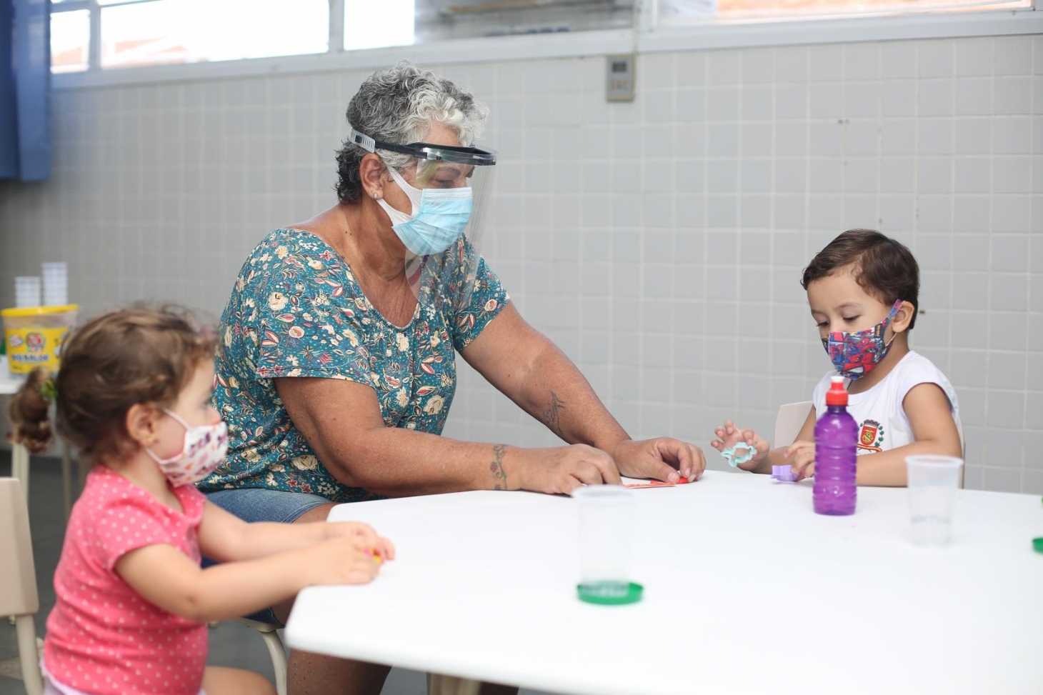 Maternais iniciam sistema com aulas presenciais e remotas em Santos | Jornal da Orla