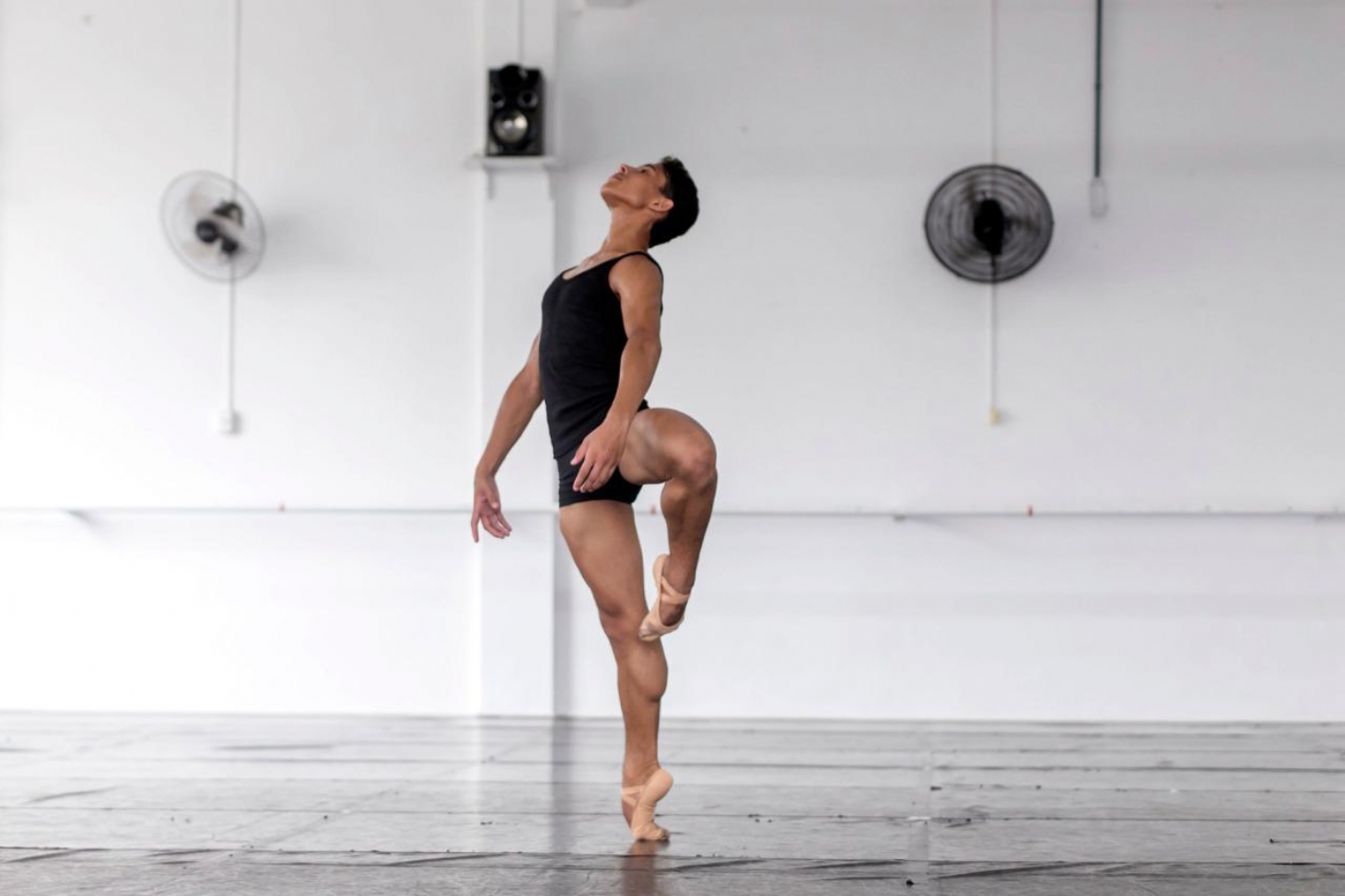 Bailarino de São Vicente representa o Brasil na Suiça | Jornal da Orla