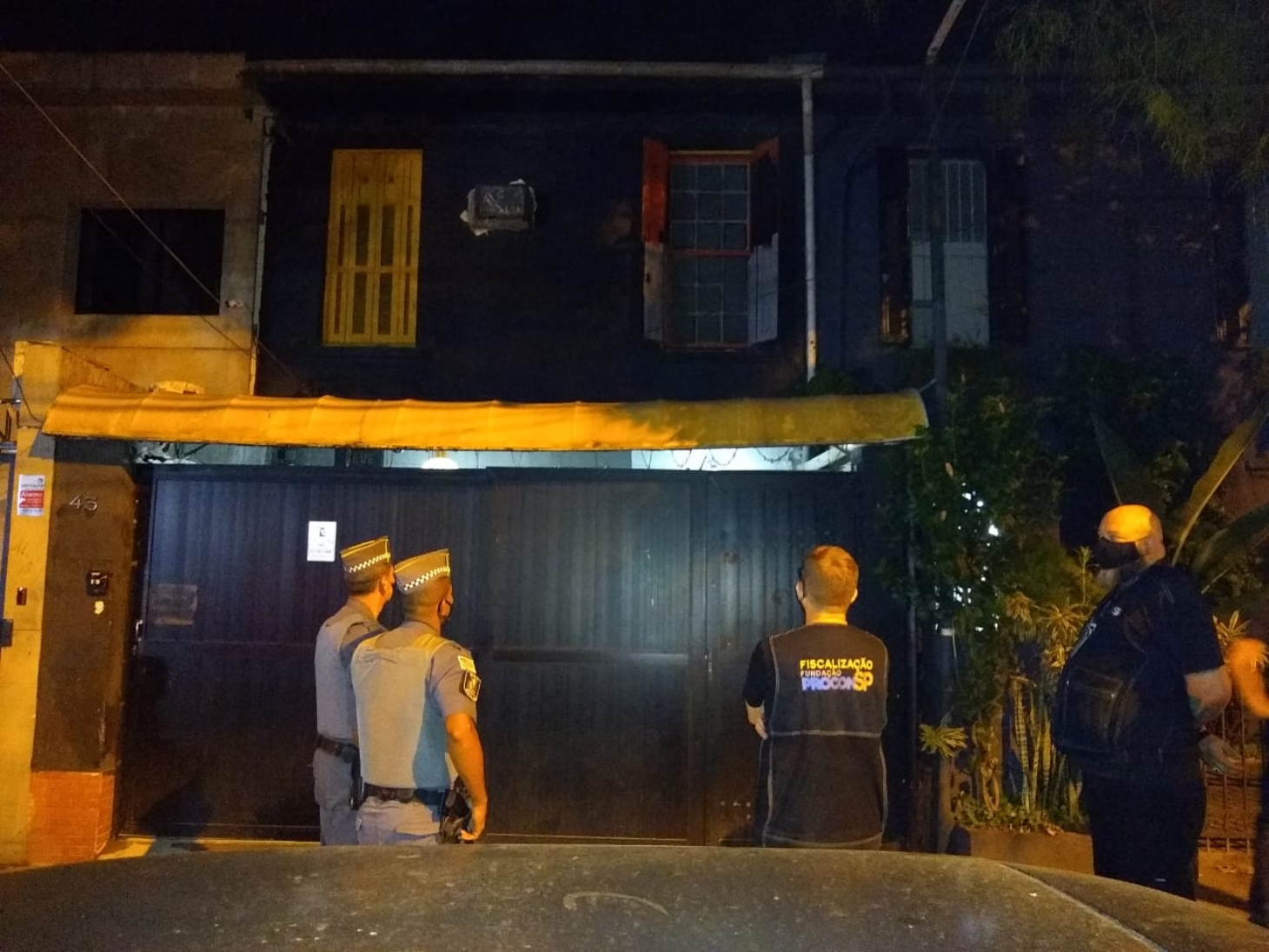 Bar esconde clientes em chr39quartinhochr39 para tentar burlar fiscalização em Santos