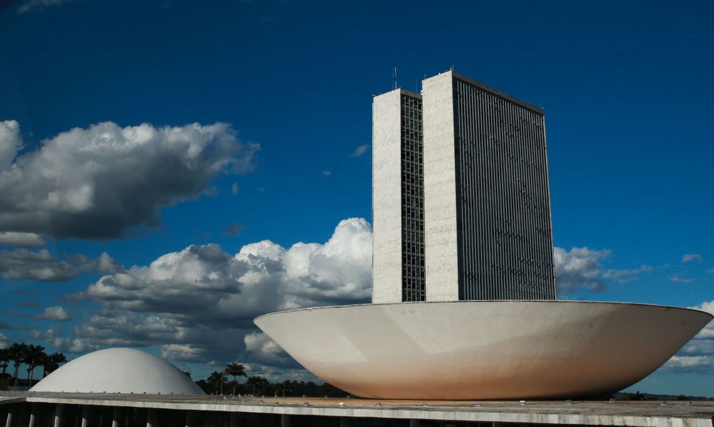 Congresso derruba veto de Bolsonaro à indenização a profissionais de saúde