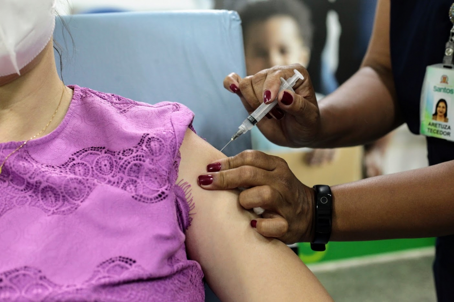 Santos oferece segunda dose aos trabalhadores da saúde | Jornal da Orla