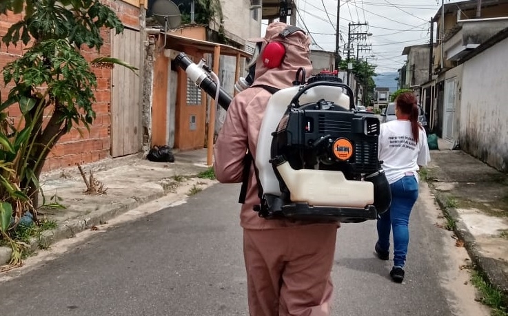 Em Guarujá, ações de combate à dengue seguem em seis bairros até sexta-feira