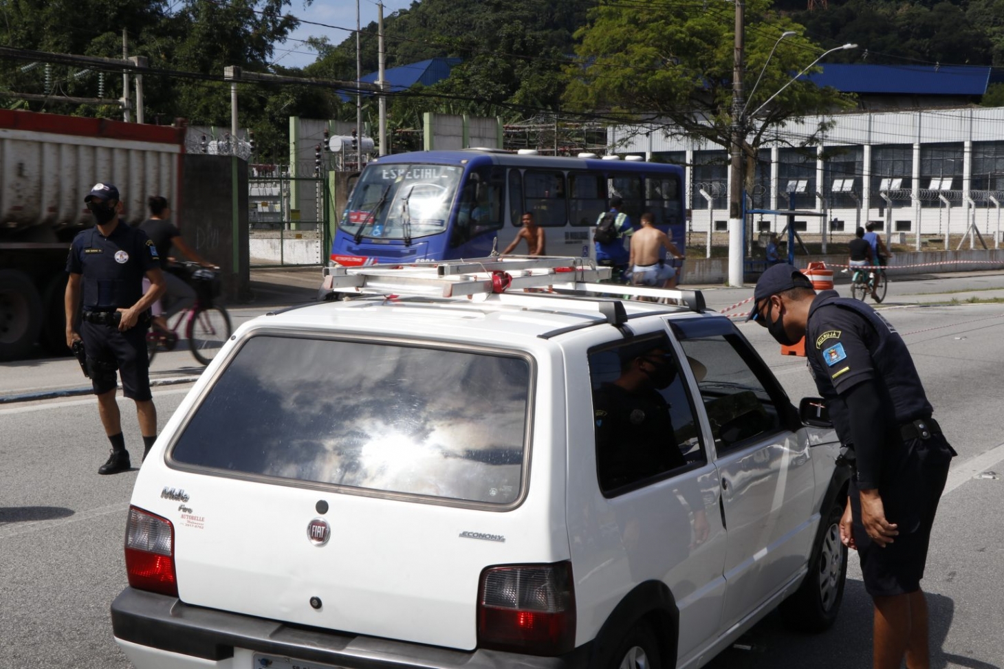 Mais de 1.727 veículos foram impedidos de entrar em Guarujá