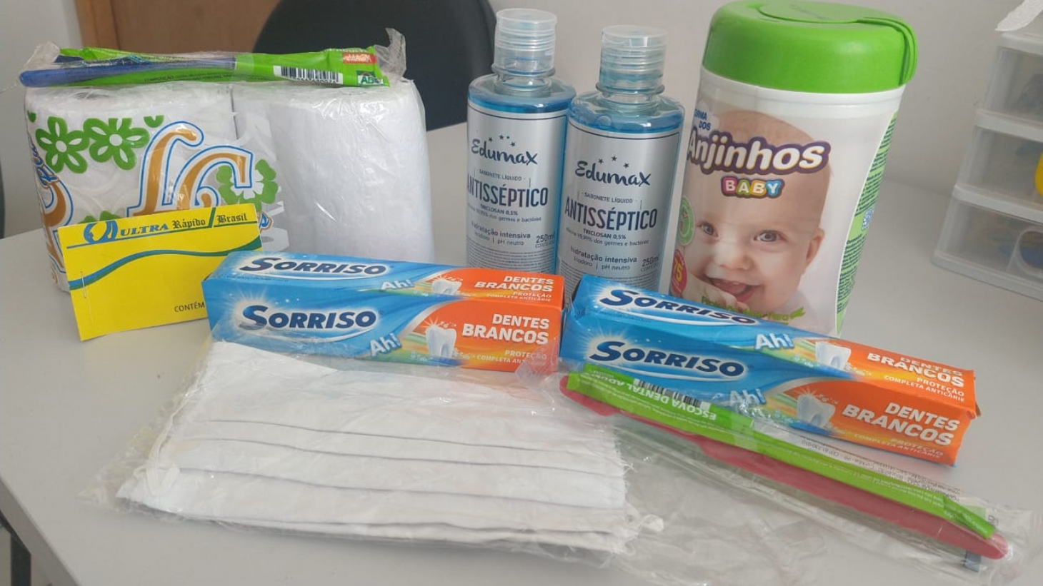 Guarujá entrega kits de higiene pessoal para pessoas em situação de rua | Jornal da Orla