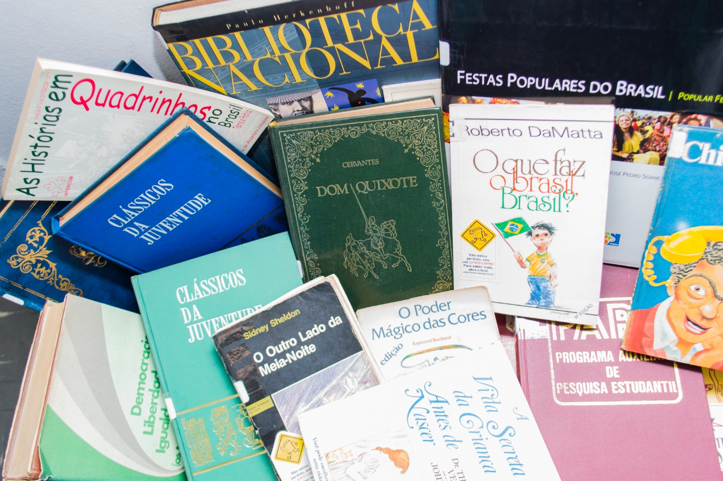 Espaço Troca de Livros recebe doação de 300 exemplares em São Vicente | Jornal da Orla
