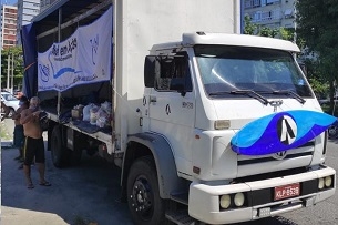Surfistas realizam campanha de arrecadação de alimentos em São Vicente | Jornal da Orla