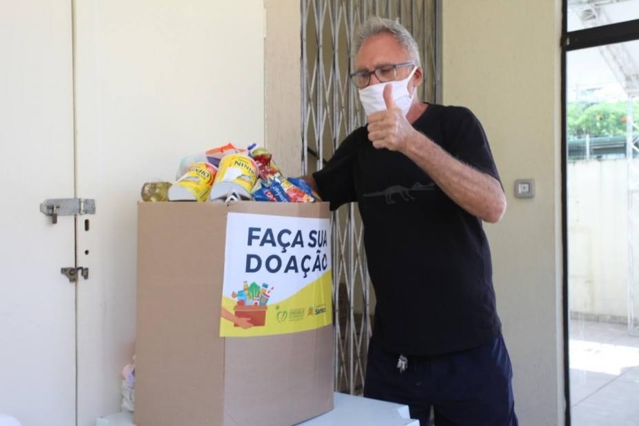 Santos arrecada 320 quilos de mantimentos nos locais de vacinação