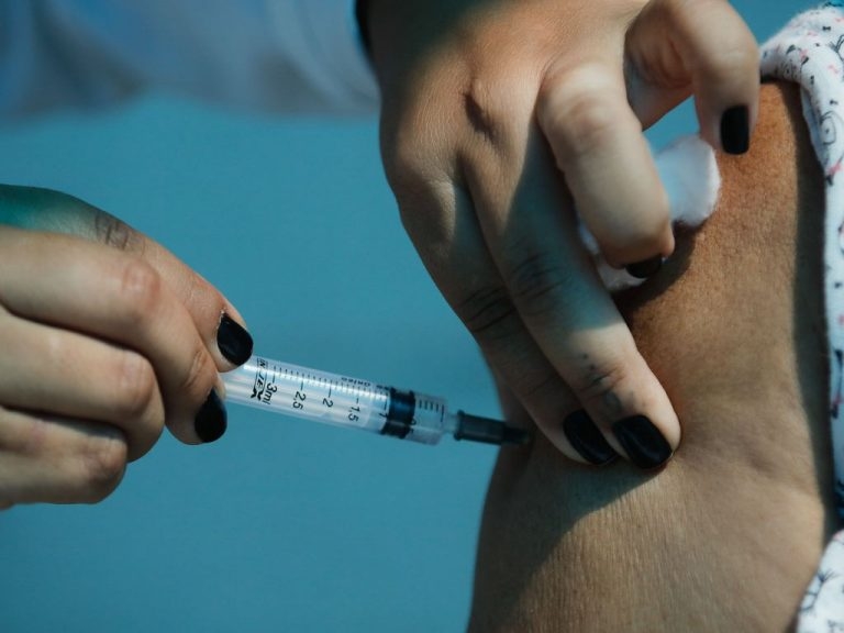 Peruíbe realiza agendamento para vacinação de maiores de 67 anos