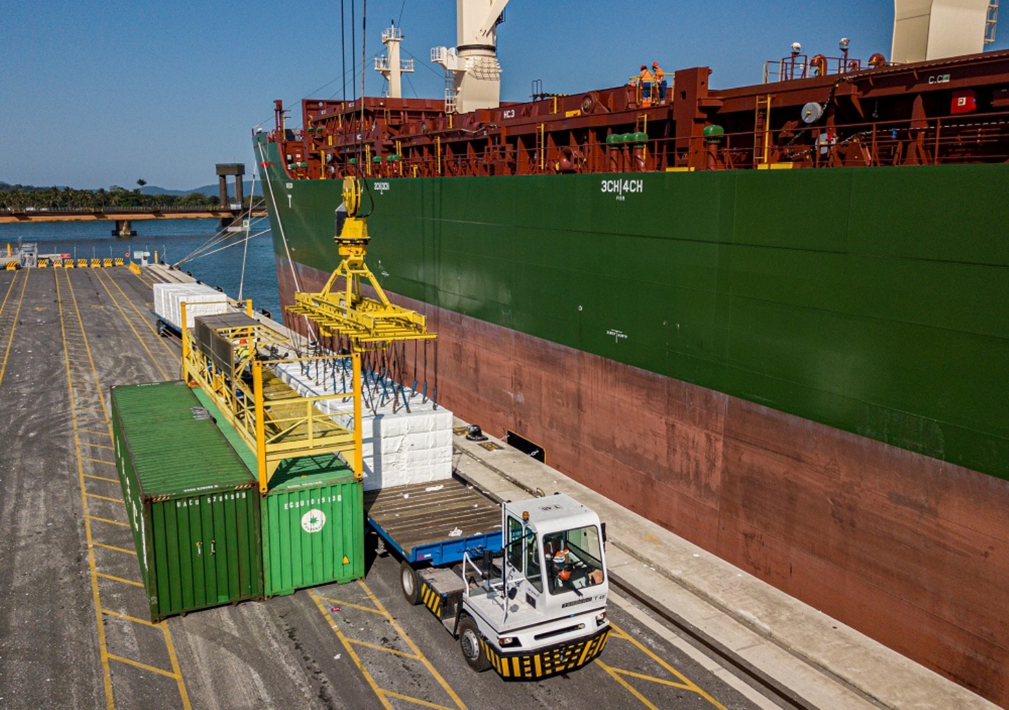 Em um ano, terminal movimenta mais de 2,3 milhões de toneladas de celulose no Porto de Santos | Jornal da Orla