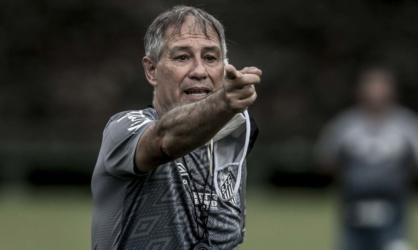Após dois meses no cargo, técnico Ariel Holan pede demissão do Santos