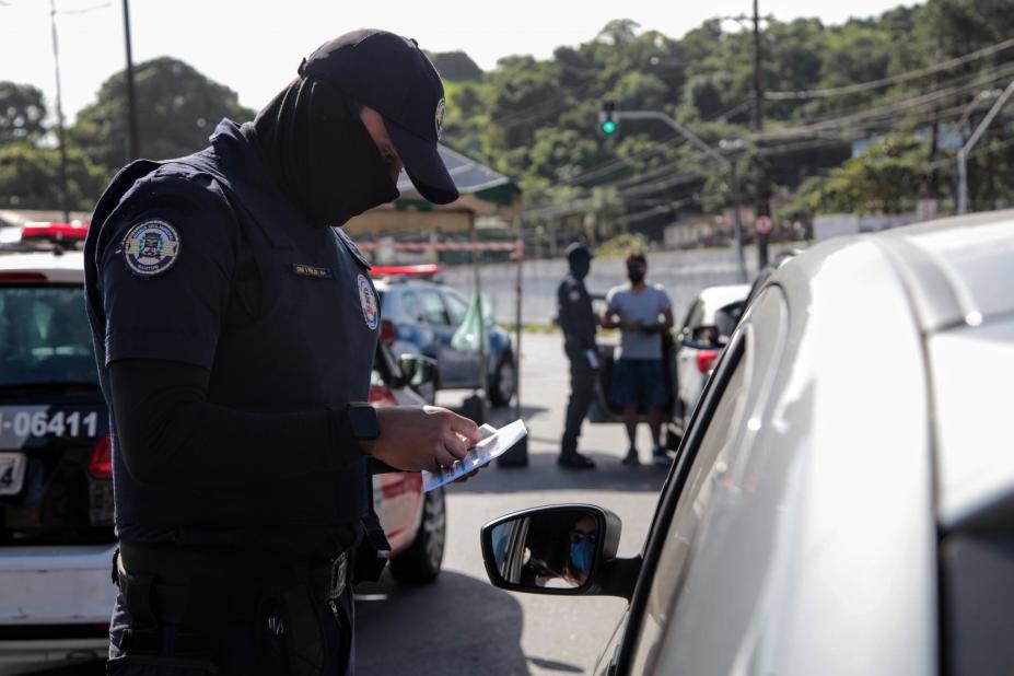 Barreiras sanitárias abordam 478 veículos em Santos | Jornal da Orla