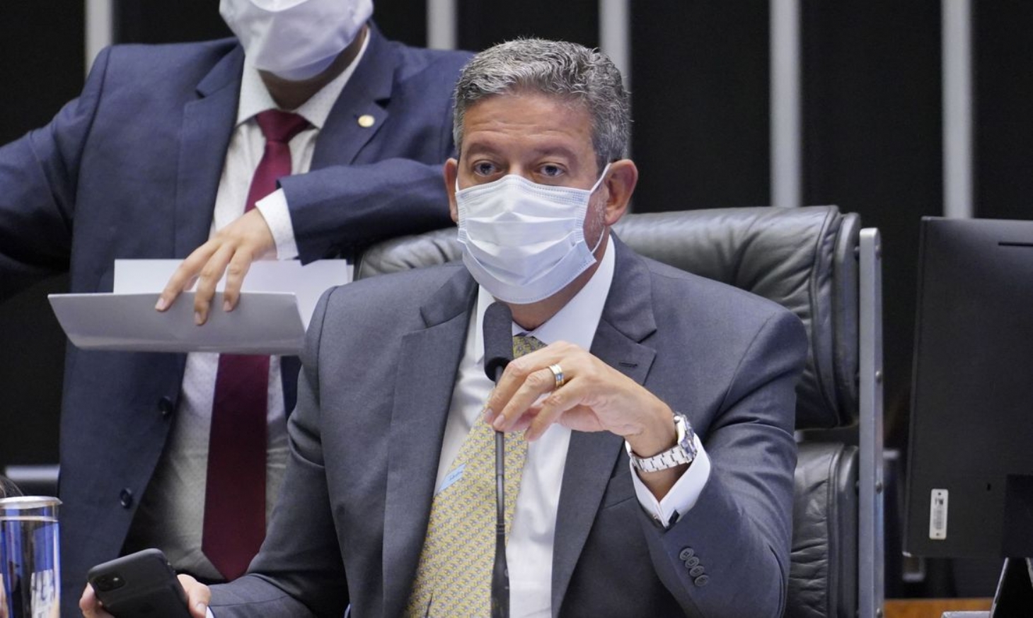 Aprovado texto-base de projeto que permite empresas comprarem vacinas | Jornal da Orla