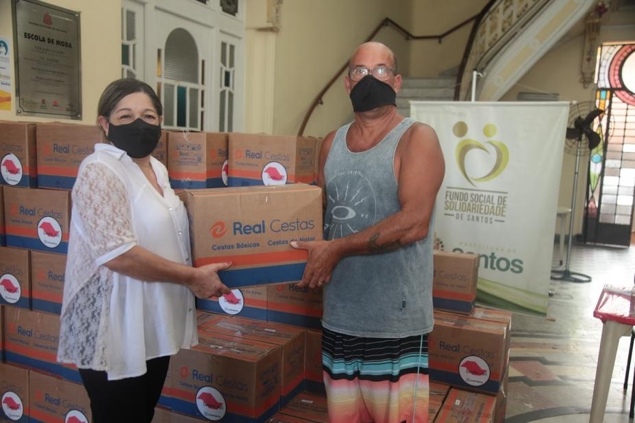 Ambulantes de Santos recebem cestas básicas | Jornal da Orla
