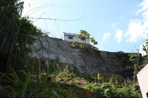 Obra para prevenir deslizamento em morro de Santos é concluída | Jornal da Orla