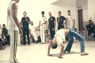 Documentário homenageia tradicional grupo de capoeira de São Vicente | Jornal da Orla
