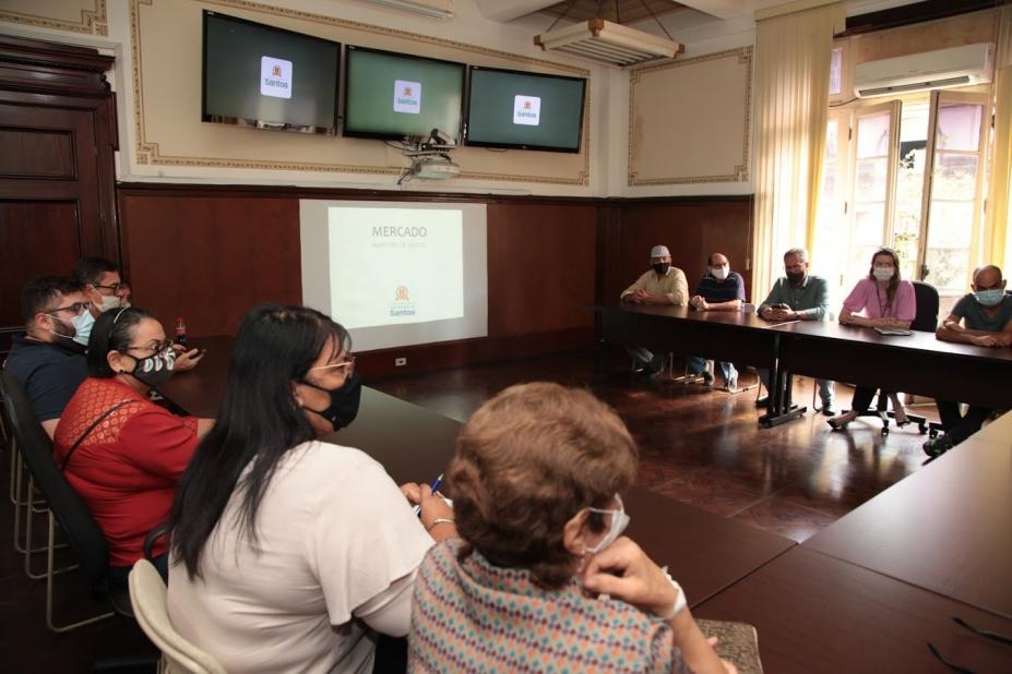 Revitalização do Mercado Municipal de Santos é discutida com permissionários
