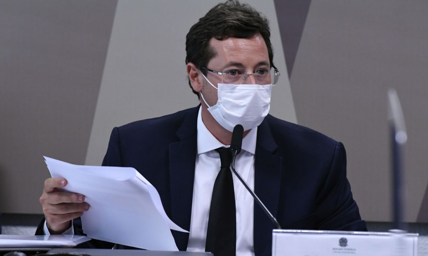 CPI com Wajngarten tem bate-boca e ameaça de prisão