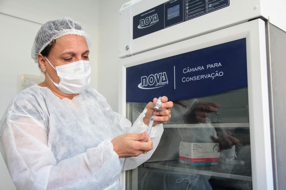 Pessoas com comorbidades são vacinadas contra a covid-19 em Santos | Jornal da Orla