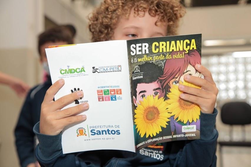 Gibi lançado em Santos alerta para violência infantojuvenil