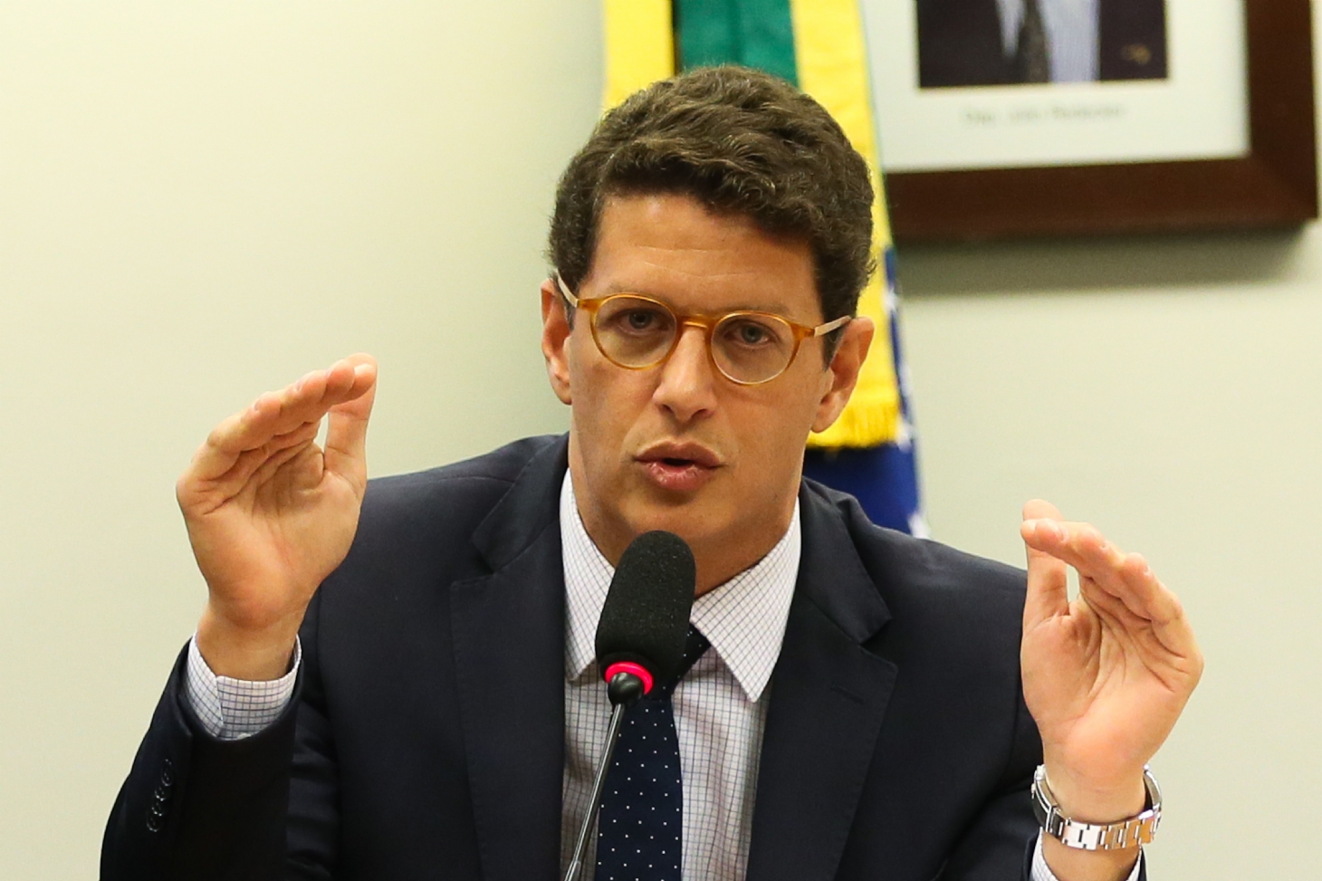 Ricardo Salles e mais 17 são investigados em operação da PF | Jornal da Orla