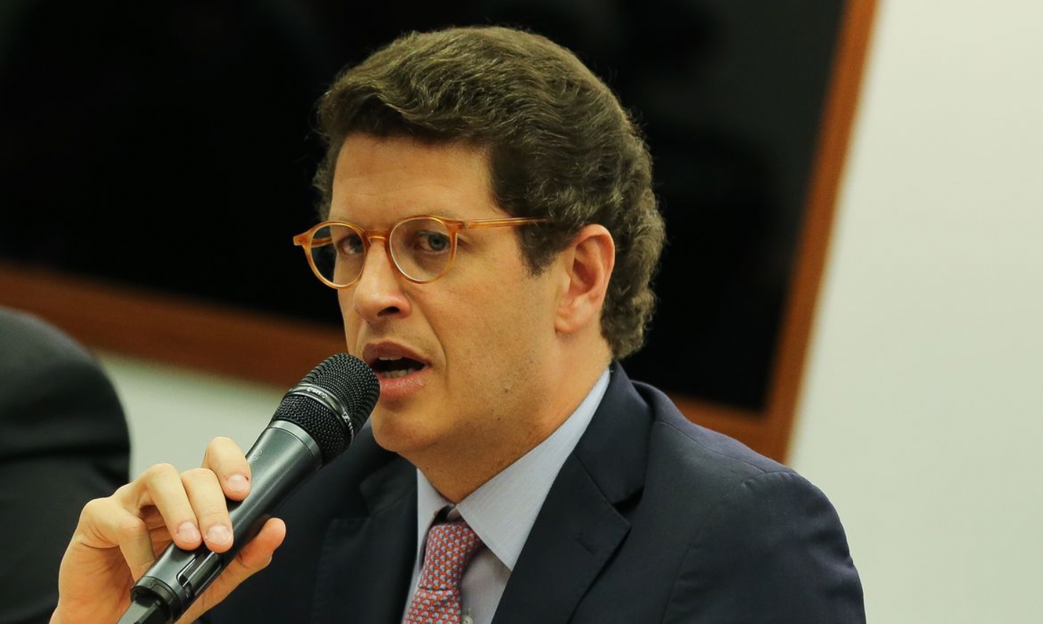 Salles se diz surpreso e classifica operação da Polícia Federal como chr39desnecessáriachr39