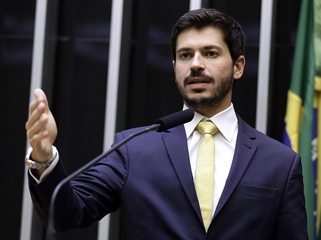 Briga de Bozella com família Bolsonaro é só até a página 2