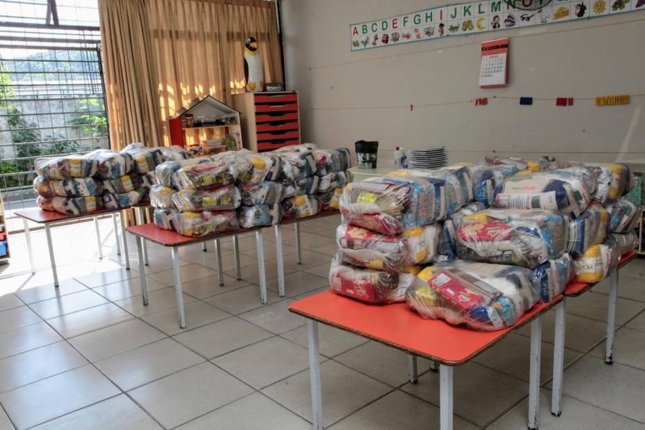 Mais de 2.300 kits de alimentos serão entregues para alunos de Santos | Jornal da Orla