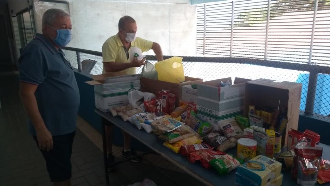 Mesa Solidária em Santos arrecada alimentos e produtos de higiene e limpeza