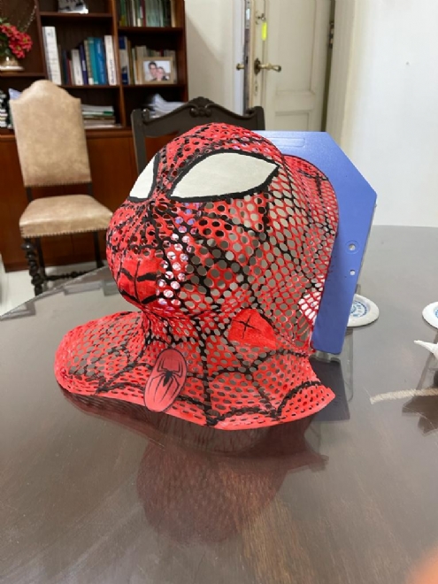 Máscara de super-herói ajuda criança no tratamento de radioterapia | Jornal da Orla