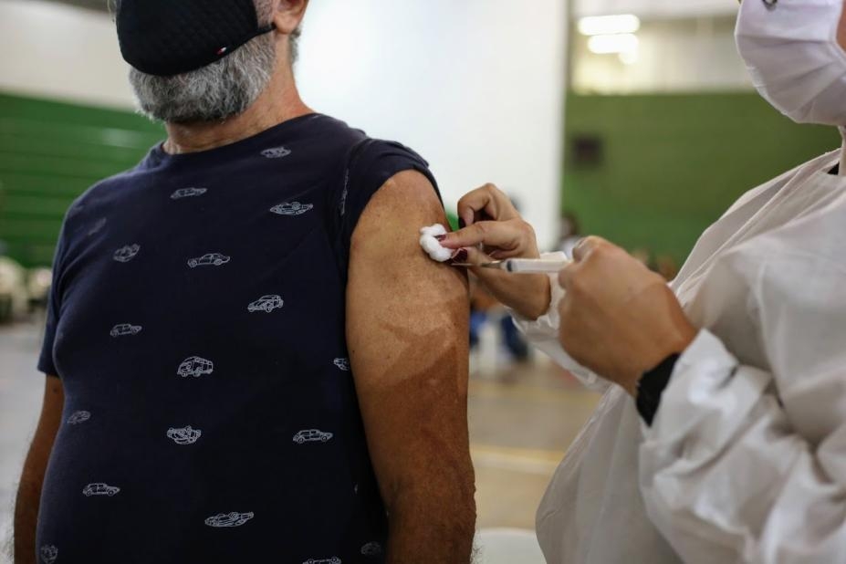 Ausência para tomar segunda dose contra a covid-19 preocupa