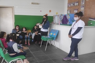 Teatro de fantoche ensina crianças a combater o Aedes aegypti em São Vicente | Jornal da Orla