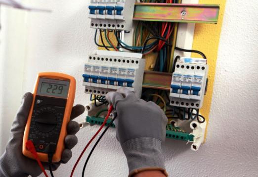 Curso em Santos capacita em instalações elétricas para residências