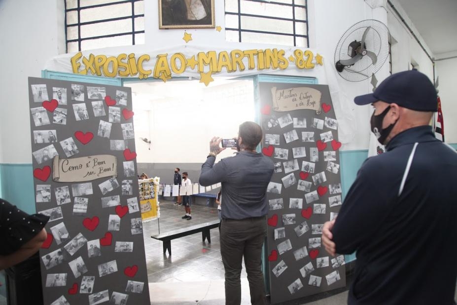 Escola em Santos faz 82 anos e homenageia Martins Fontes