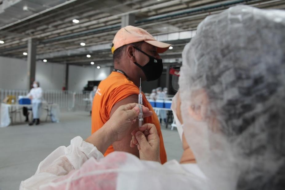 Santos Convention Center volta a vacinar contra a covid-19 nesta sexta