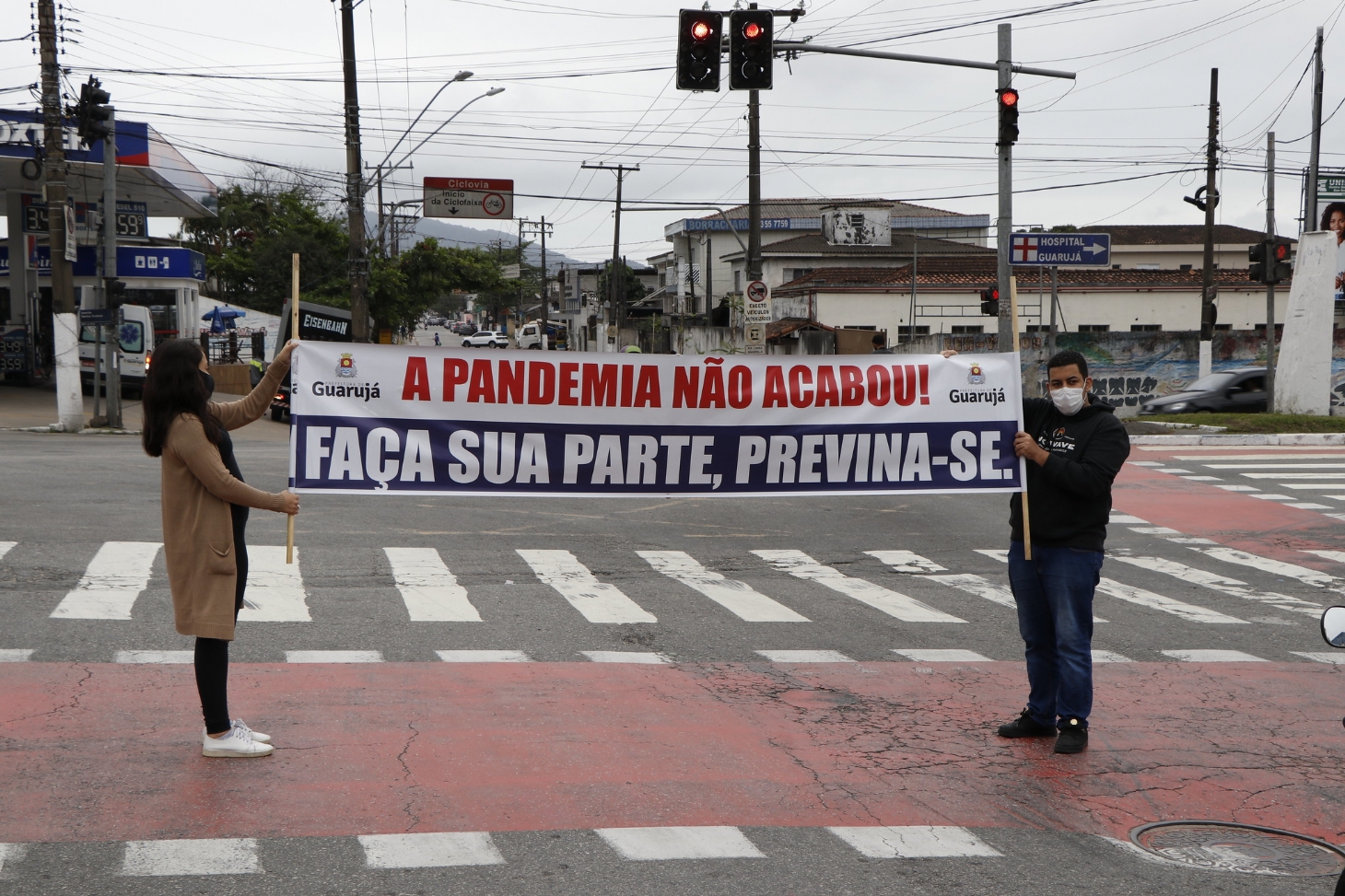 Guarujá faz pedágio educativo com distribuição de máscaras no feriado prolongado