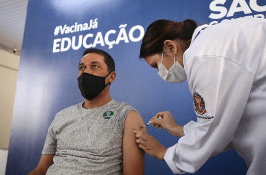 SP antecipa a vacinação para profissionais da Educação Básica de 45 e 46 anos | Jornal da Orla
