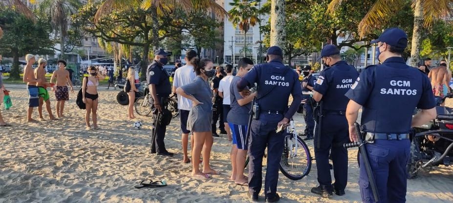 Guarda Municipal aborda mais de 680 pessoas na orla durante o feriado | Jornal da Orla