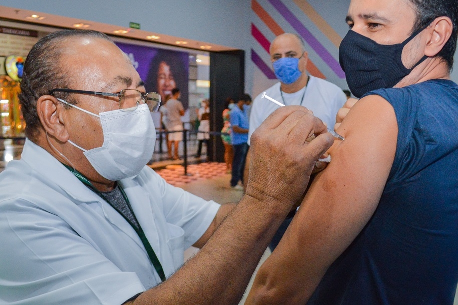 Imunização contra covid-19 para 30+ tem início em São Vicente
