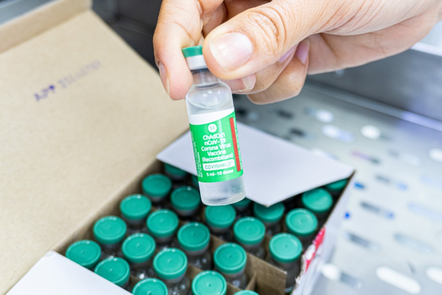 Sociedades médicas recomendam manter 2ª dose da Pfizer e Astrazeneca em 12 semanas