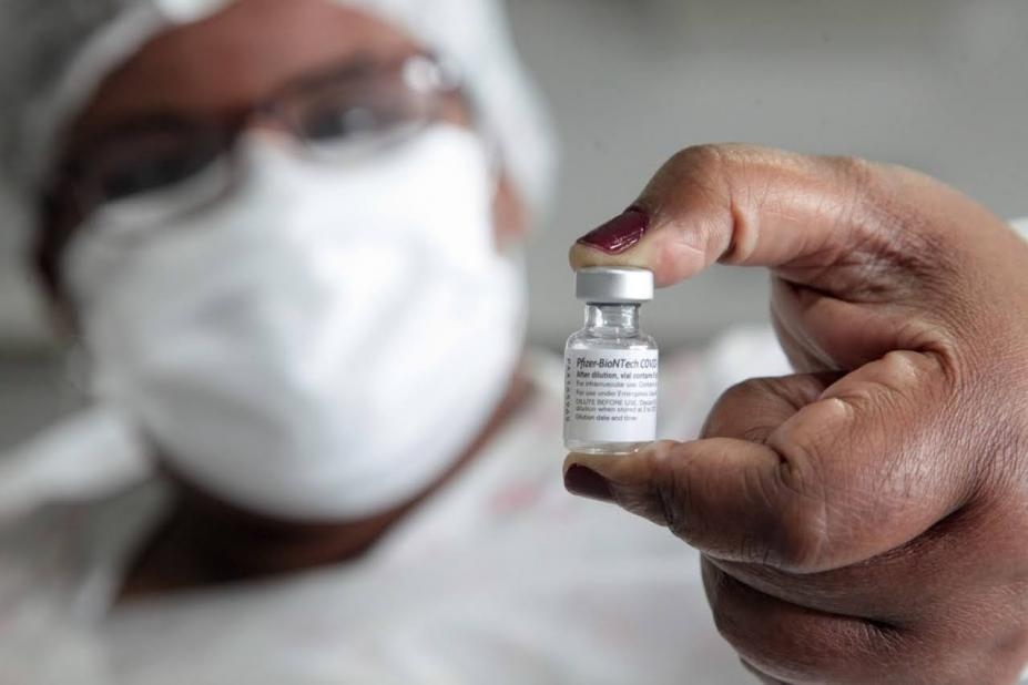 Santos vacina pessoas a partir de 30 anos contra a covid nesta sexta-feira | Jornal da Orla