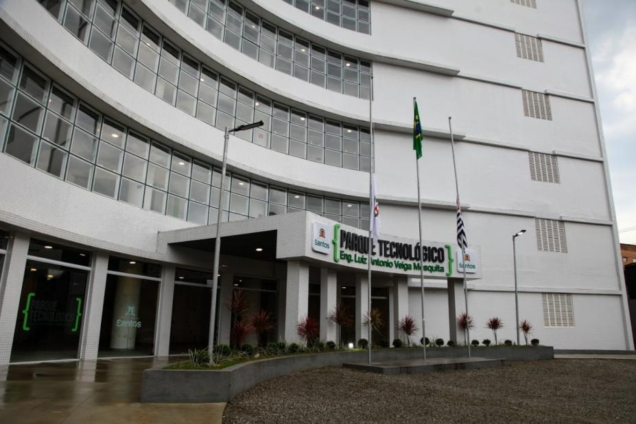 Santos e Amazon Web Services reafirmam parceria para desenvolvimento tecnológico