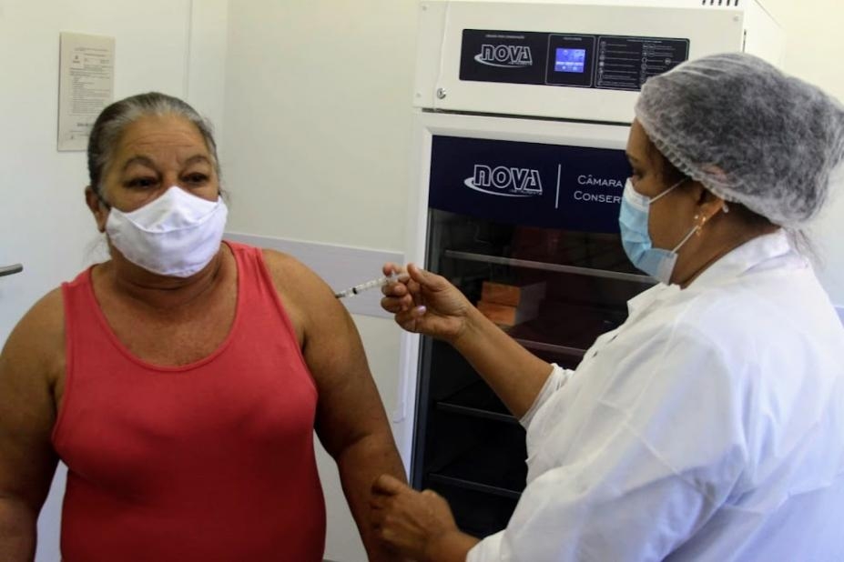 Santos segue vacinando contra covid-19 e gripe nesta terça | Jornal da Orla