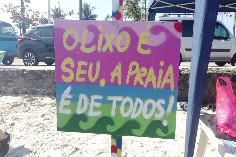 Mutirão recolhe mais de 150 quilos de micro lixo na faixa de areia em São Vicente | Jornal da Orla