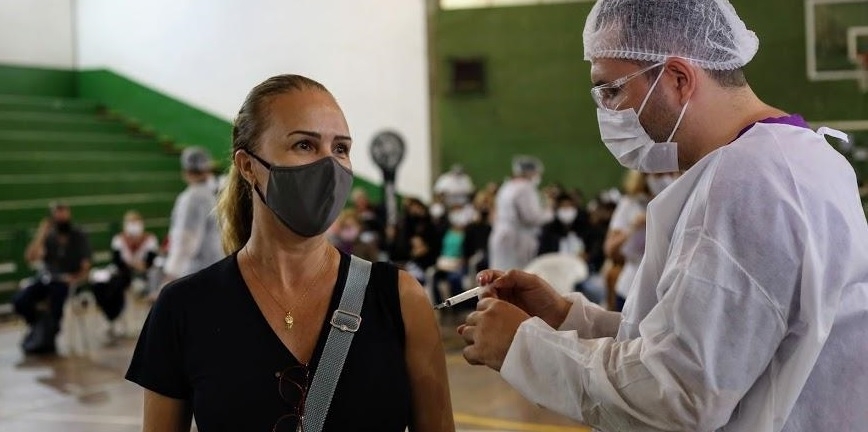 Saiba quais são os grupos que podem ser vacinados contra a covid-19 hoje em Santos | Jornal da Orla