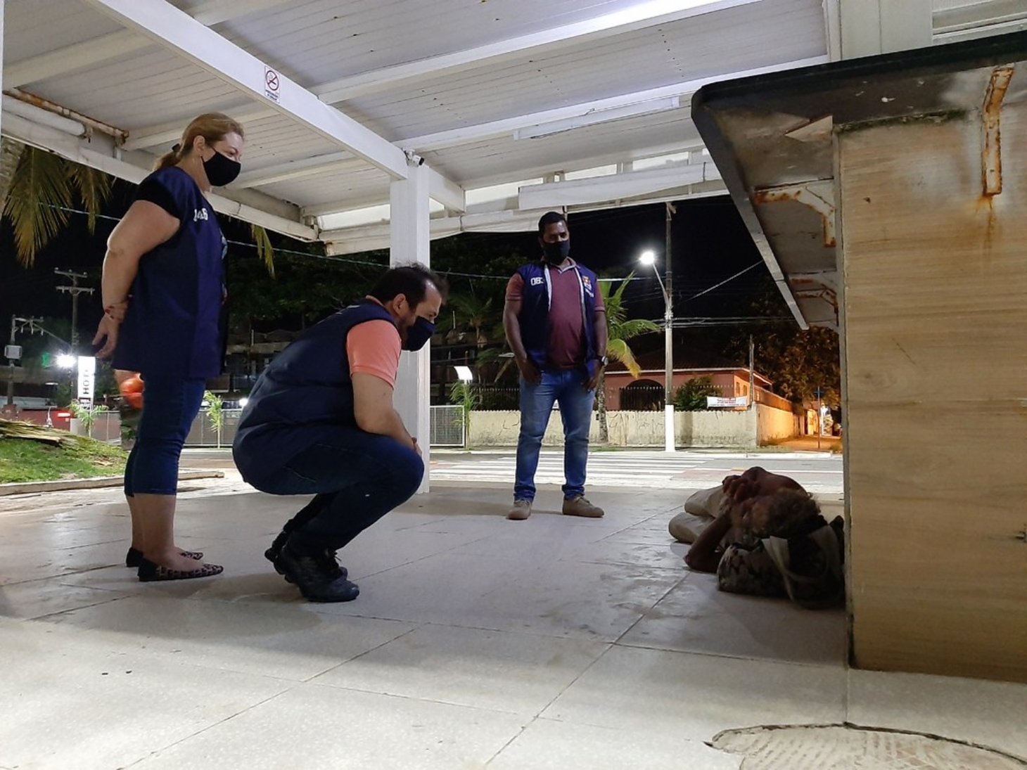 Com chegada da frente fria, Guarujá amplia acolhimento às pessoas em situação de rua