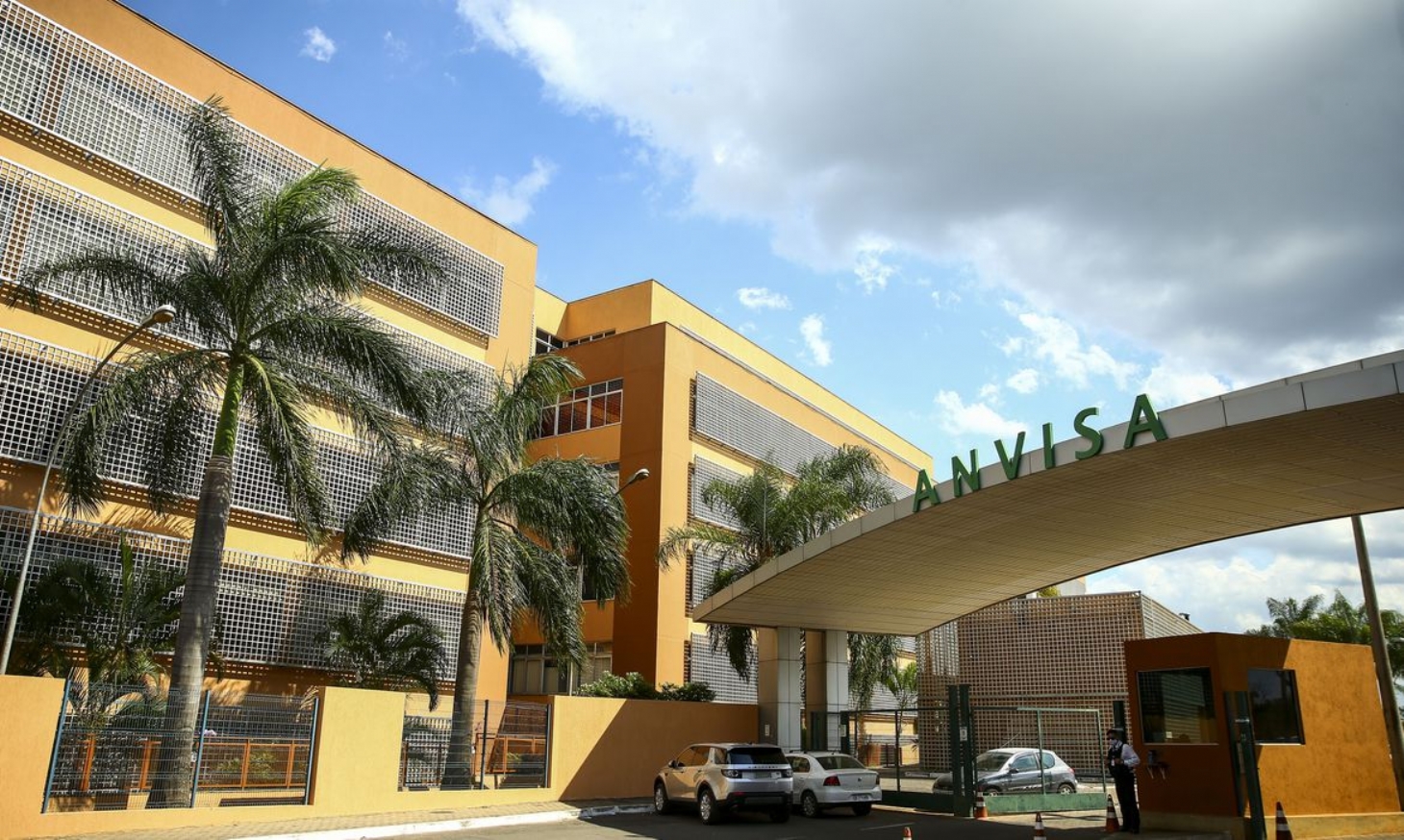 Anvisa recebe solicitação de uso de medicamento da Pfizer para tratamento da Covid-19
