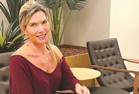 Carol Mendes oferece jantar árabe no Praiamar Corporate | Jornal da Orla