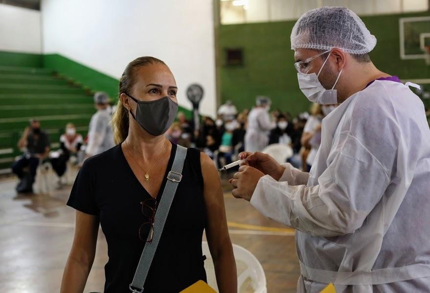 Postos de vacinação em Santos têm esquema diferente nesta quinta-feira