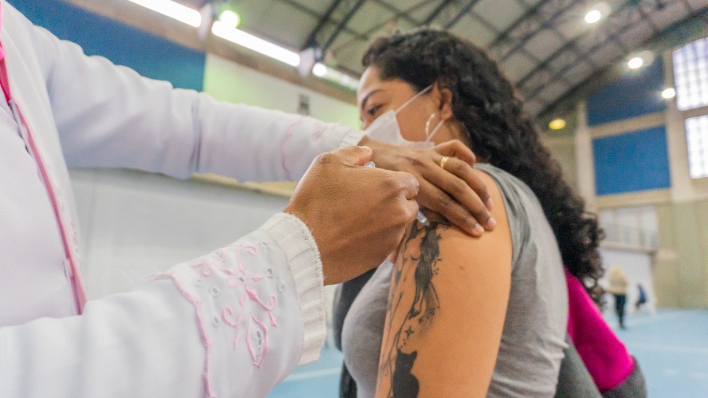 Bertioga antecipa vacinação contra a covid-19 para pessoas com 18 anos ou mais